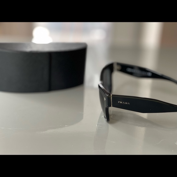 Prada sunglasses - Picture 8 of 10